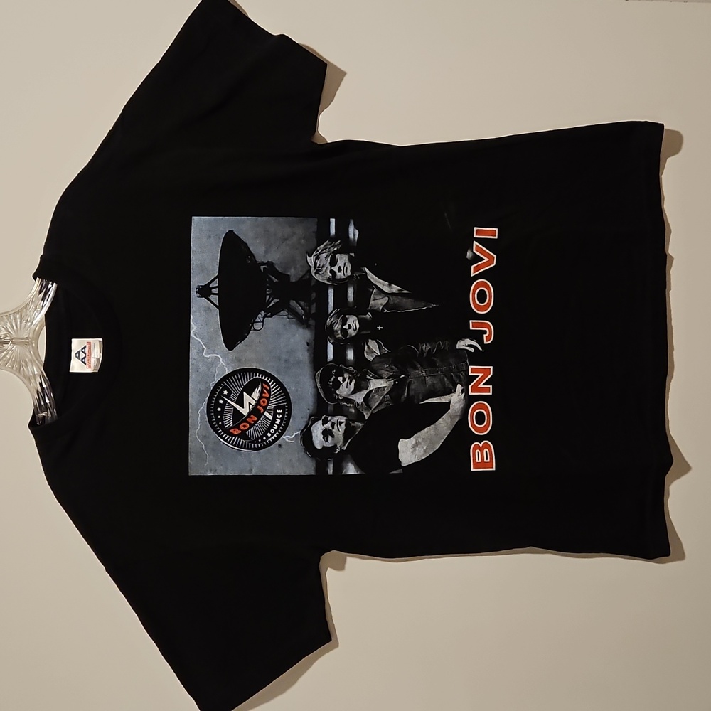 Bon Jovi Bounce Black short sleeve concert tee Cities On Back 2003 Lg. & Swag